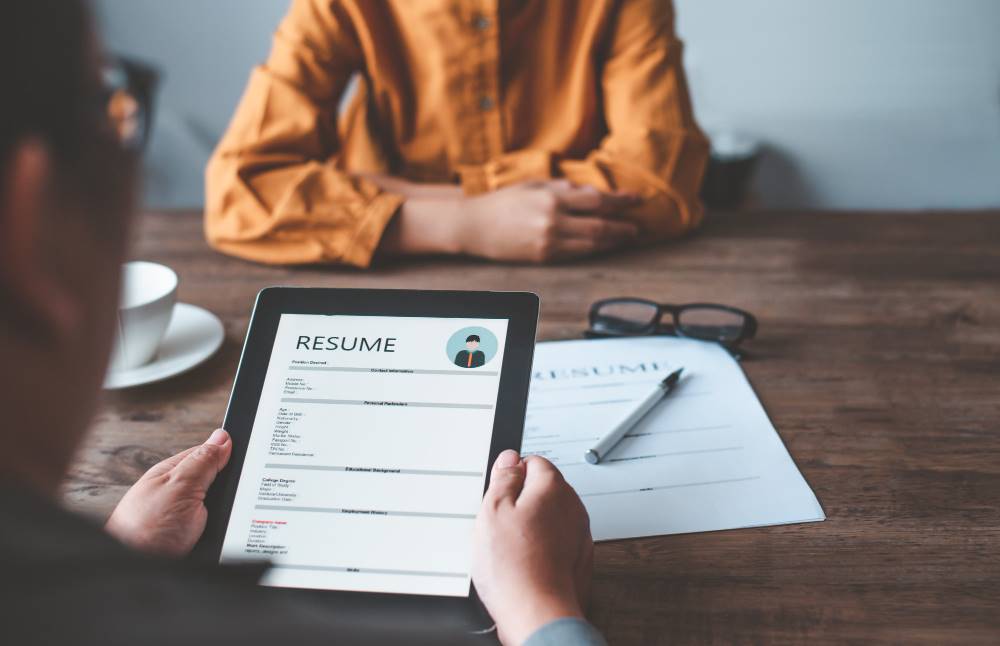 Tips Menulis Deskripsi Diri yang Menarik Perhatian Rekruter